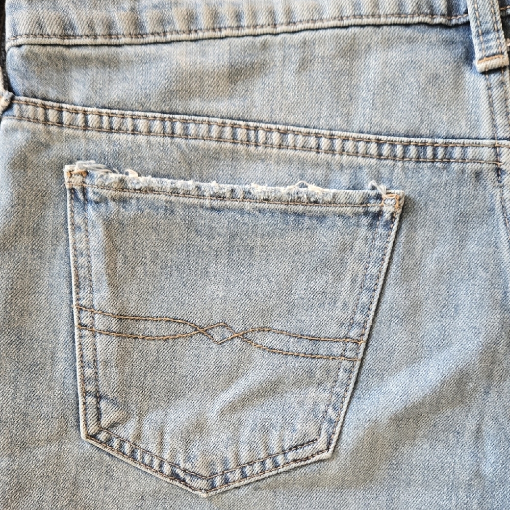 Lucky Brand Light Wash Frayed Hem Denim Boyfriend Shorts - Picture 5 of 10